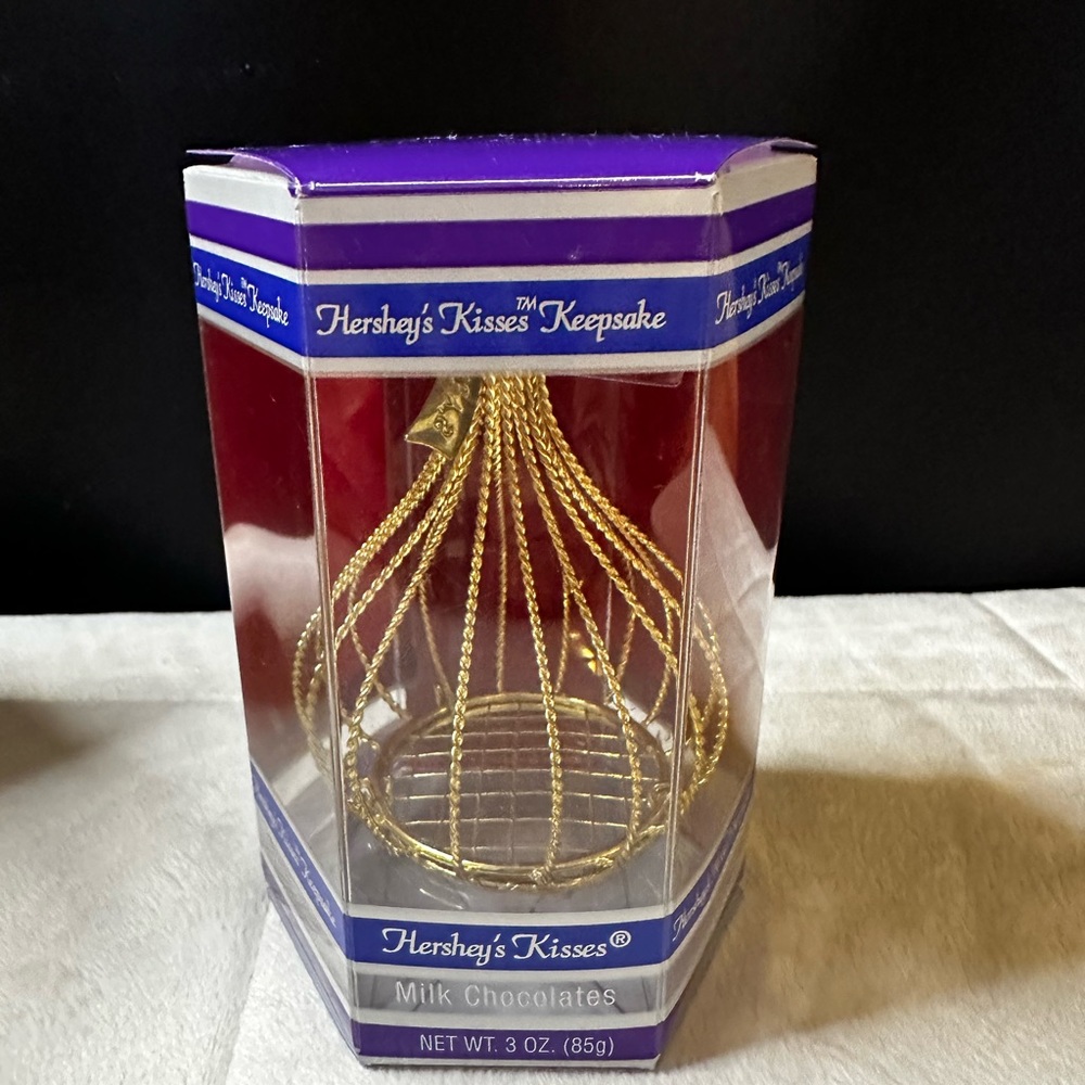 Hershey’s Kisses 💋 Unique Gold Tone Wire Keepsake Reusable Ornament